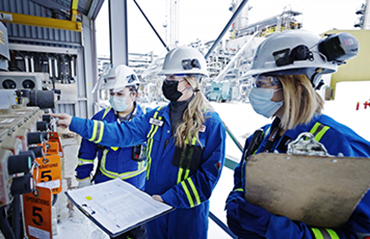 Women Building Futures students and Pembina employees championing opportunities for women to build careers in skilled trades. 